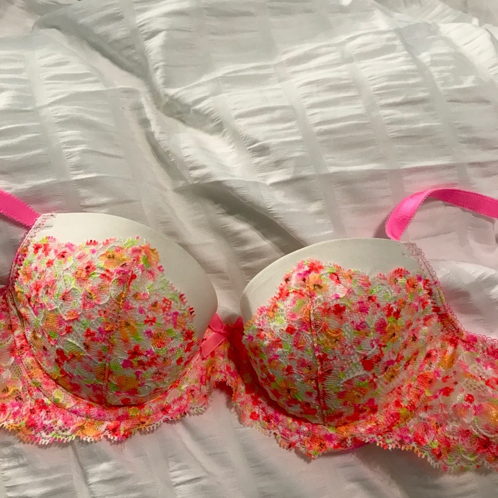 DO NOT BUY  Y2K Victoria’s Secret Bra